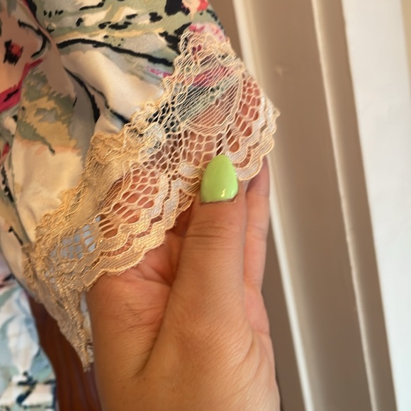 Robe - Picture 2 of 3